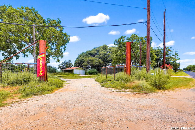 685 S Loop 1604 Property Photo 5