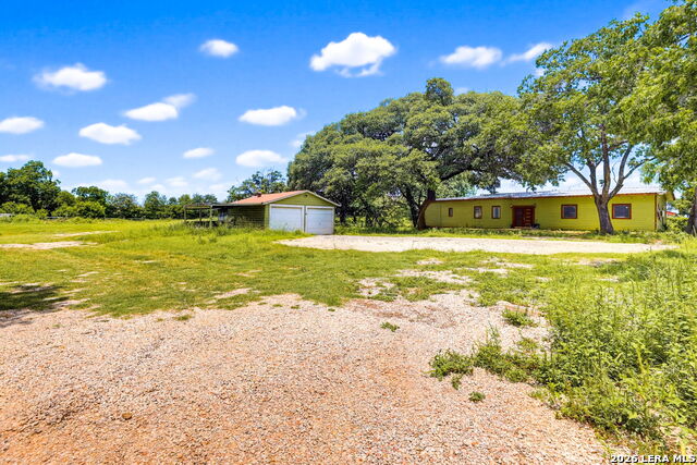685 S Loop 1604 Property Photo 6