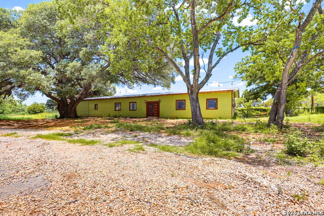 685 S Loop 1604 Property Photo 7