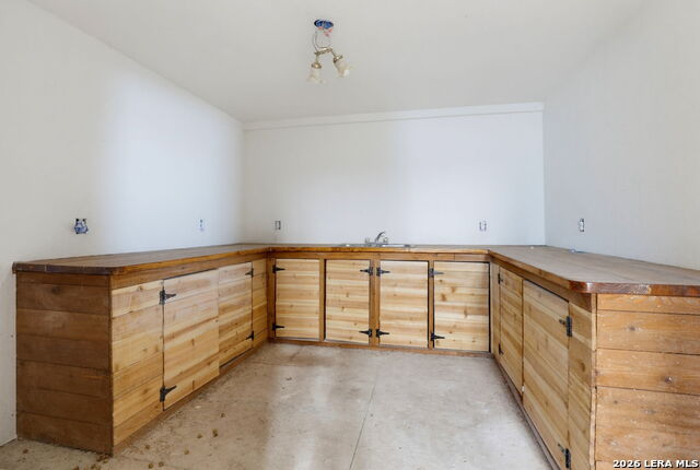 685 S Loop 1604 Property Photo 21