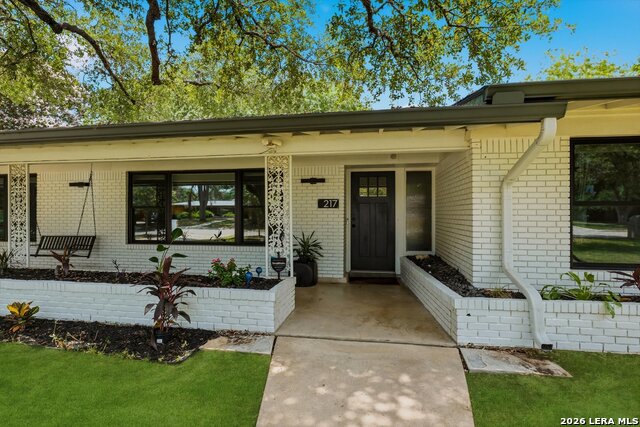 217 Gardenview Property Photo 4