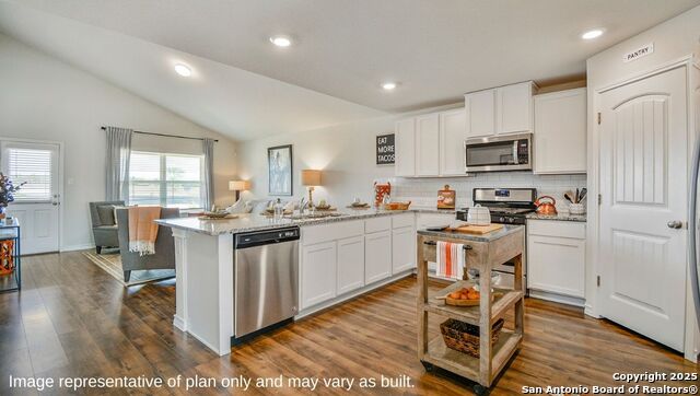 429 Waterfall Point Property Photo 4