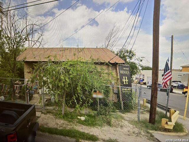 199 Ceylon St Property Photo 3