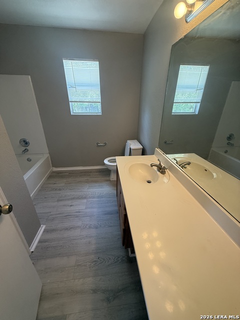 1310 Sunbend Falls Property Photo 11