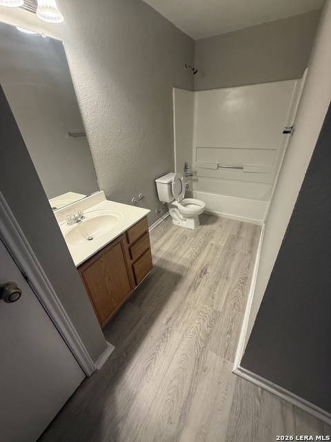 1310 Sunbend Falls Property Photo 13