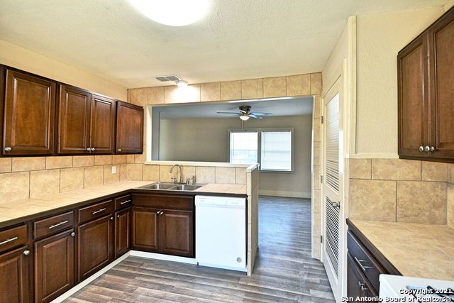 1401 Coco Ln Property Photo 8