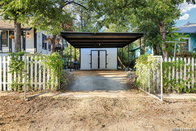 802 N Olive St Property Photo 44