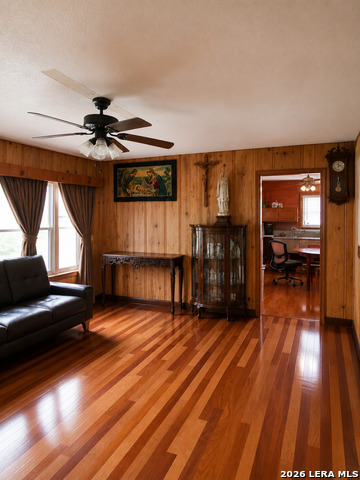 2106 E Southcross Blvd Property Photo 3