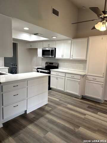 3518 Oakheath Property Photo 4