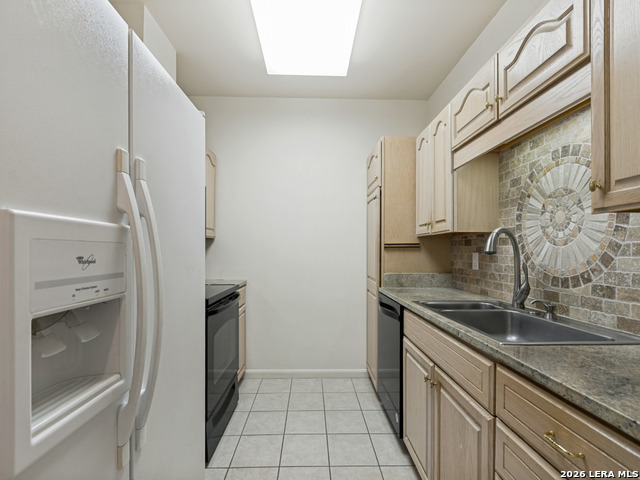 1 Towers Park Ln Property Photo 5