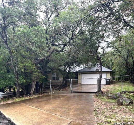 1918 Summerwood Dr Property Photo 2