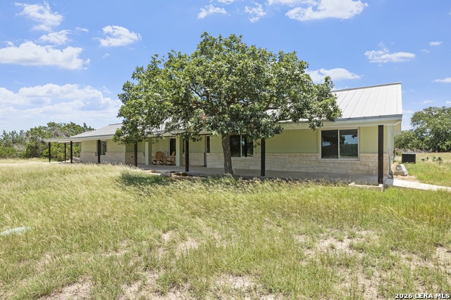 110 Live Oak Ln Property Photo 2