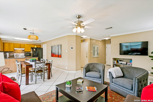 704 Leopard Holw Property Photo 4