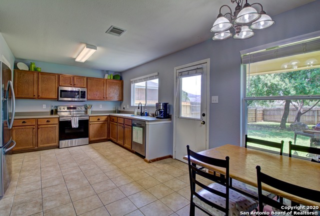 3906 Azalea Breeze Property Photo 11