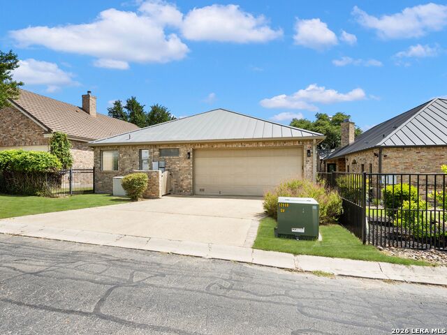 5 Burnham Glen Property Photo 37