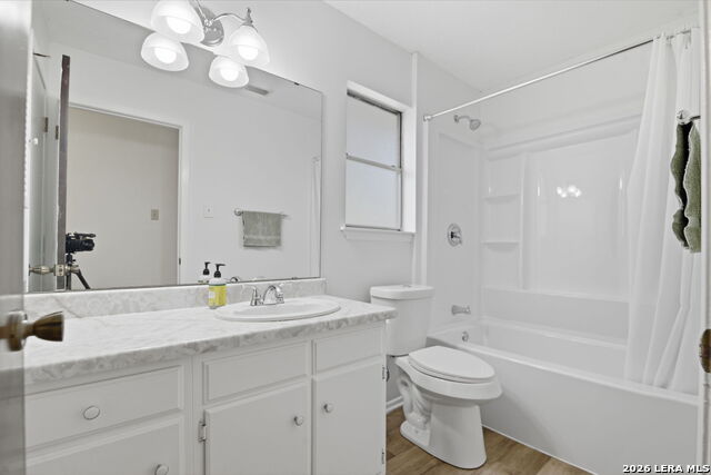 1919 Oakshire St Property Photo 16