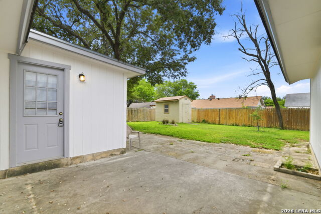 1919 Oakshire St Property Photo 26