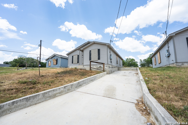 1007 Yucca St Property Photo 2