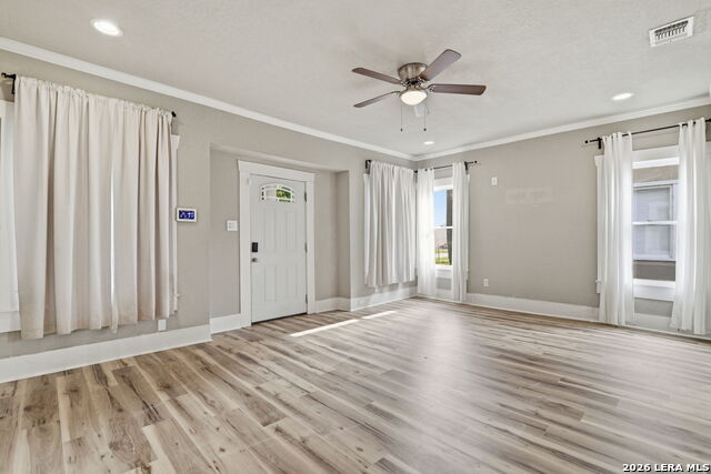 1629 W Woodlawn Property Photo 3