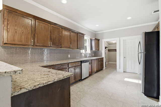 1629 W Woodlawn Property Photo 5