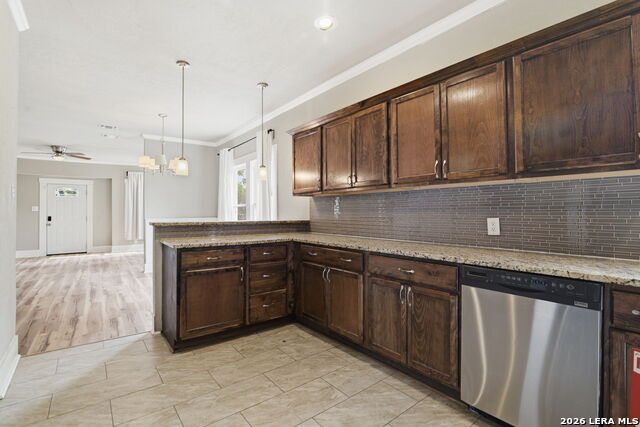 1629 W Woodlawn Property Photo 7