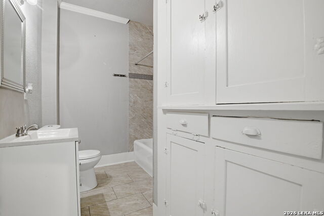 1629 W Woodlawn Property Photo 8