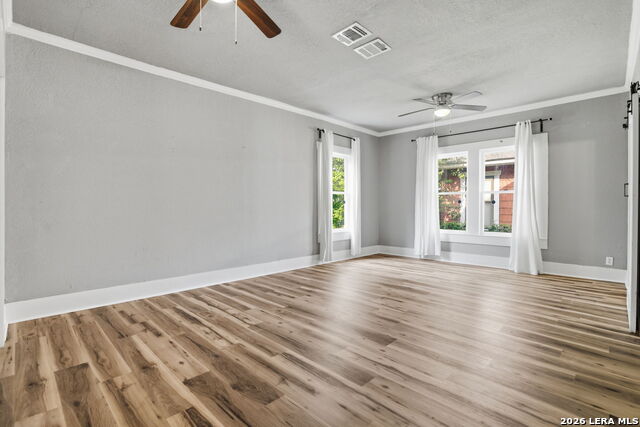 1629 W Woodlawn Property Photo 10
