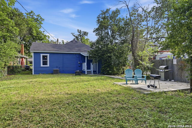 1629 W Woodlawn Property Photo 14