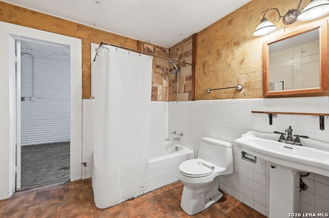 8811 Fm 471 Property Photo 16