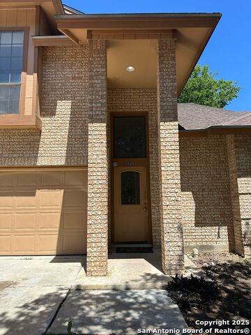 3235 Tree Grove Property Photo 3
