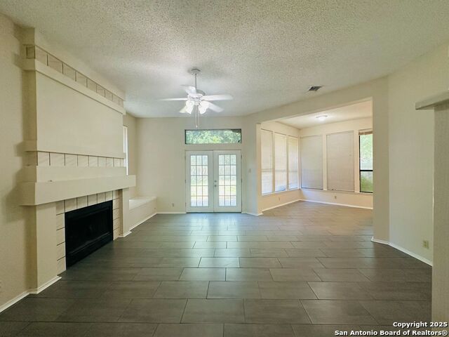 3235 Tree Grove Property Photo 7