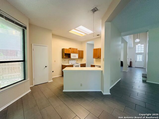 3235 Tree Grove Property Photo 9