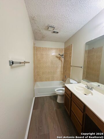 3235 Tree Grove Property Photo 17