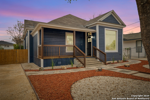 520 W Mistletoe Property Photo 1
