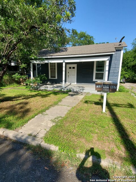 707 W Craig Pl Property Photo 1
