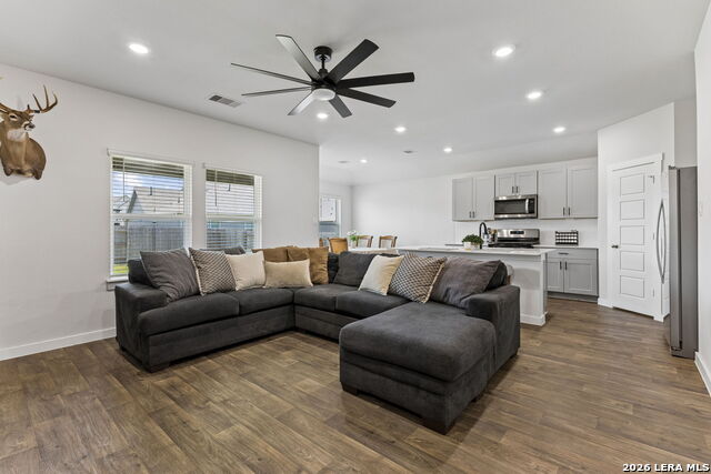 109 Netherland St Property Photo 2