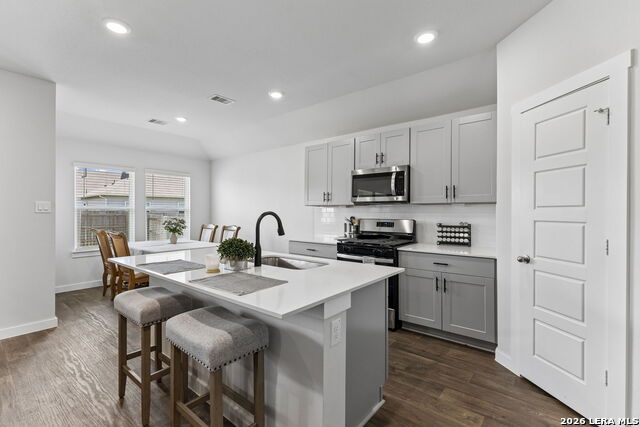 109 Netherland St Property Photo 4