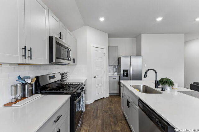 109 Netherland St Property Photo 6