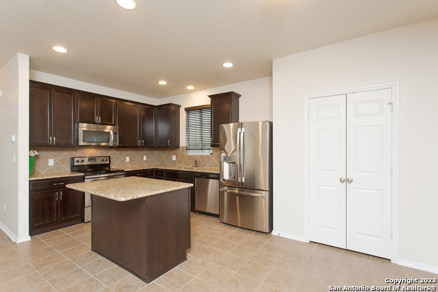 9342 Fisherman Prt Property Photo 5