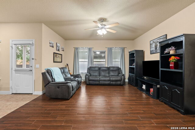 129 Benton Dr Property Photo 3