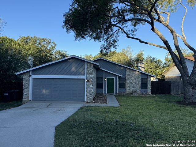 13939 S VILLAGE DR Property Photo 1