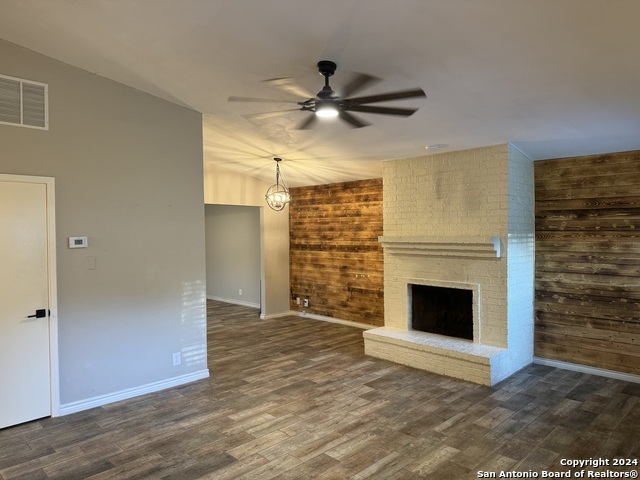 13939 S Village Dr Property Photo 2