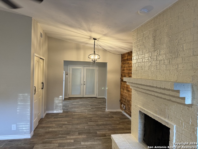 13939 S Village Dr Property Photo 6