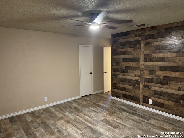 13939 S Village Dr Property Photo 18