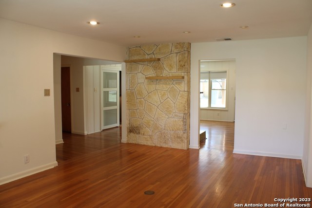 140 Arvin Dr Property Photo 4