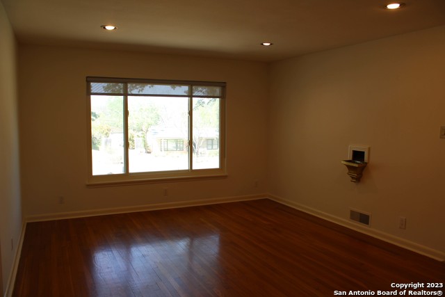 140 Arvin Dr Property Photo 6