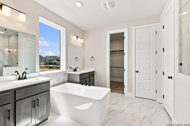 214 Fandango Property Photo 6