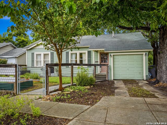2022 W Craig Place Property Photo 3