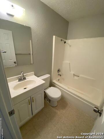 8904 Meadow Trace St Property Photo 2