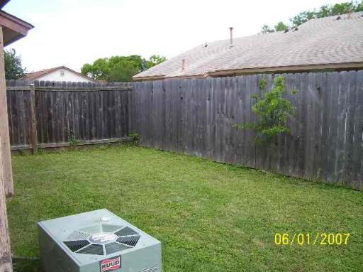 8904 Meadow Trace St Property Photo 9